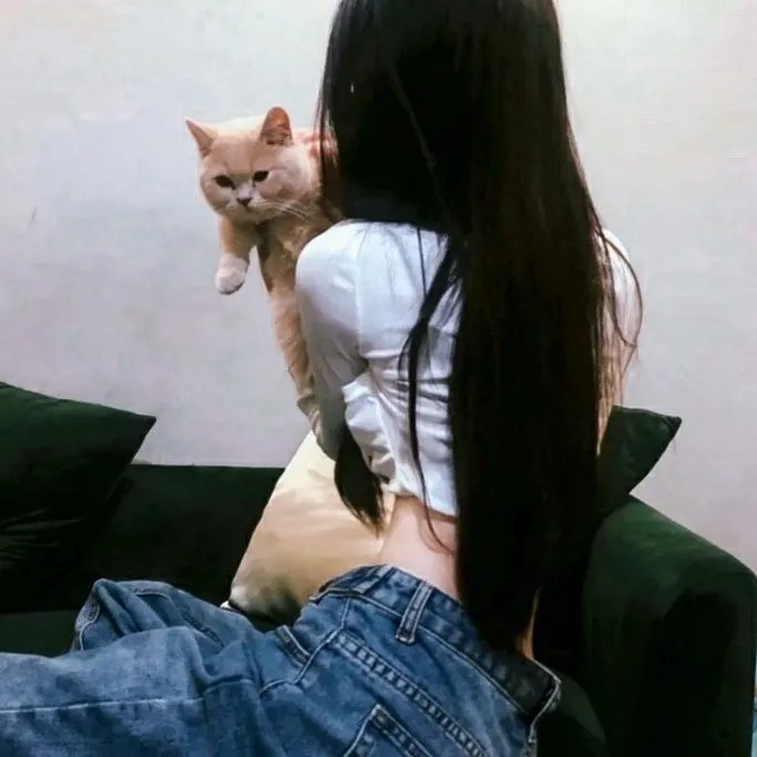 照片中的女孩